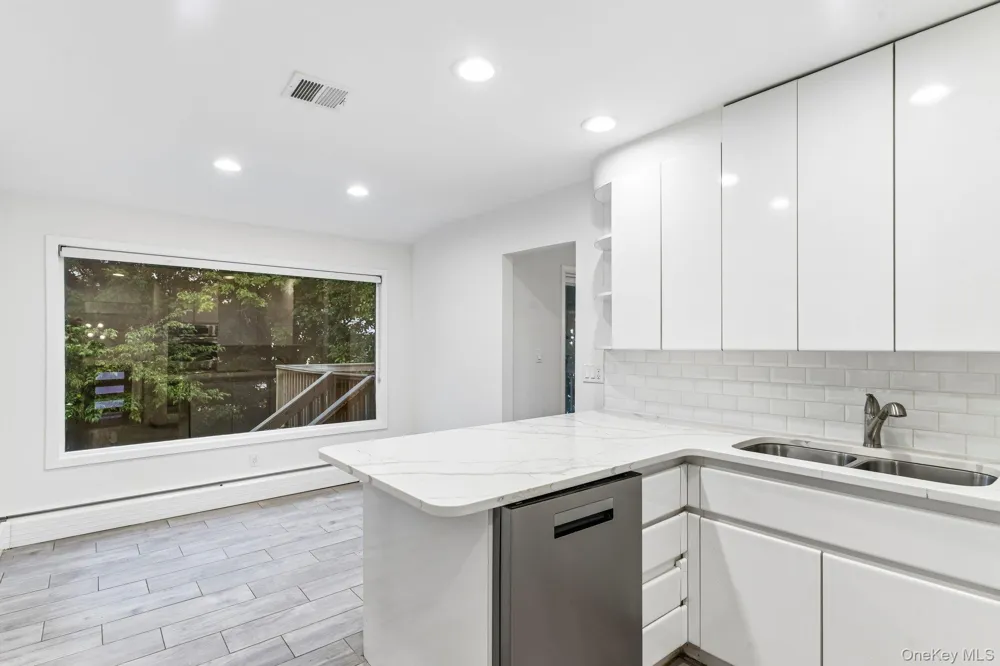 1114 Fordham Lane Woodmere, NY 11598