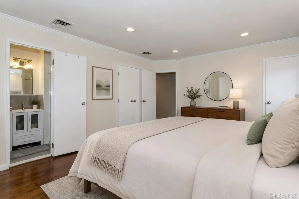 1114 Fordham Lane Woodmere, NY 11598