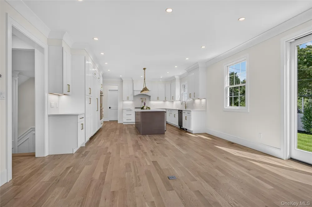 15 Glen Road Garden City, NY 11530