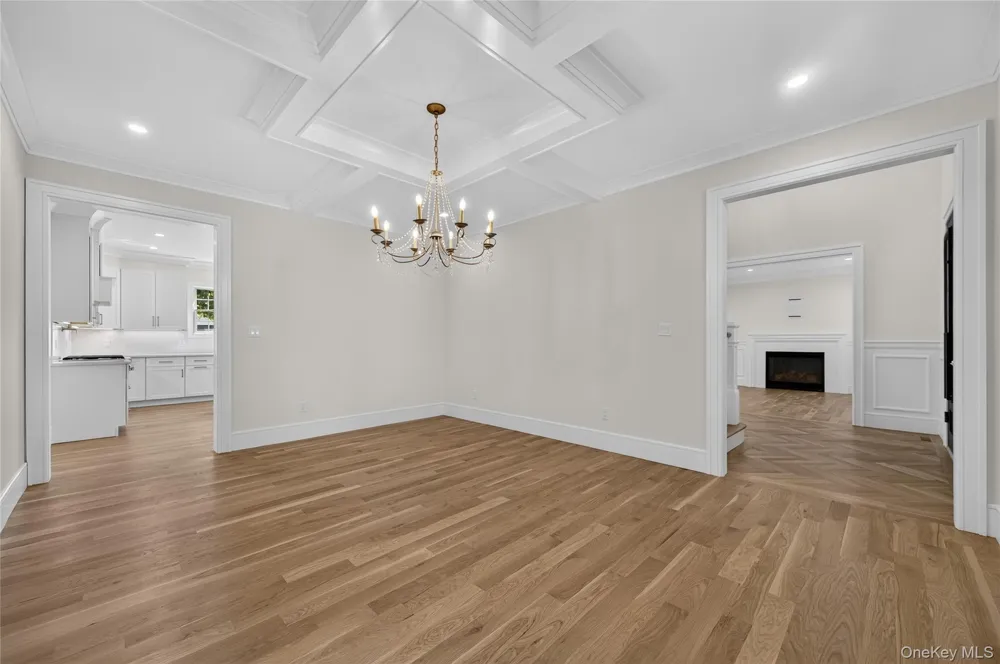 15 Glen Road Garden City, NY 11530