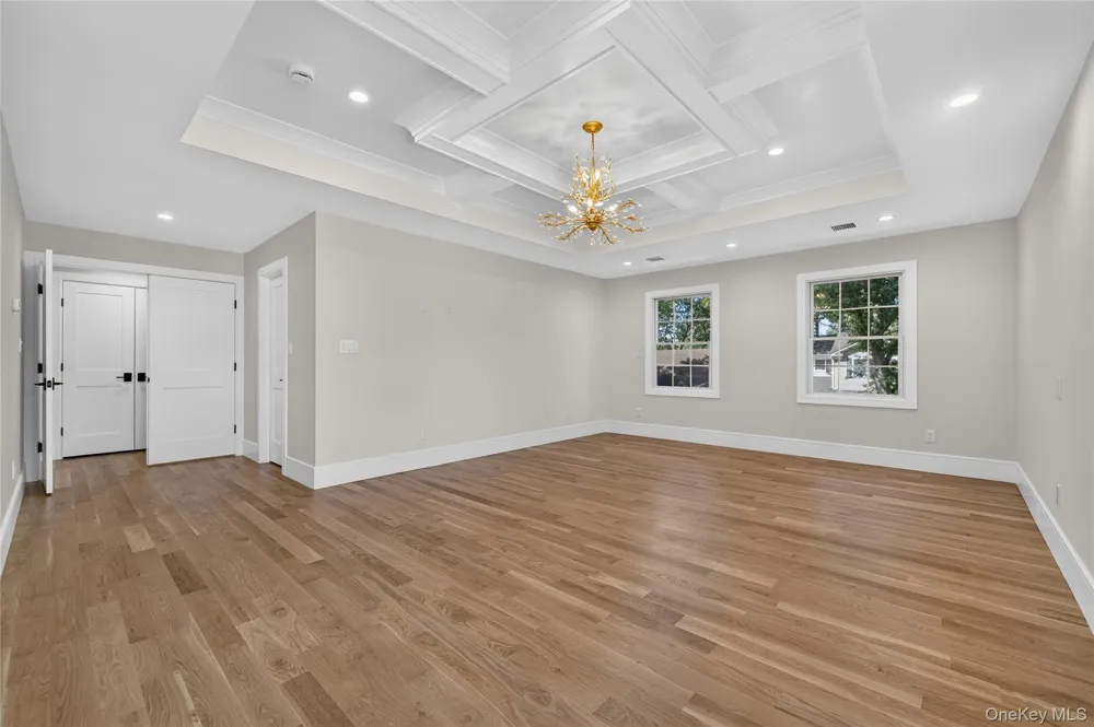 15 Glen Road Garden City, NY 11530