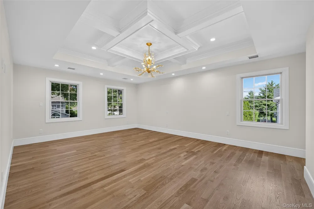 15 Glen Road Garden City, NY 11530