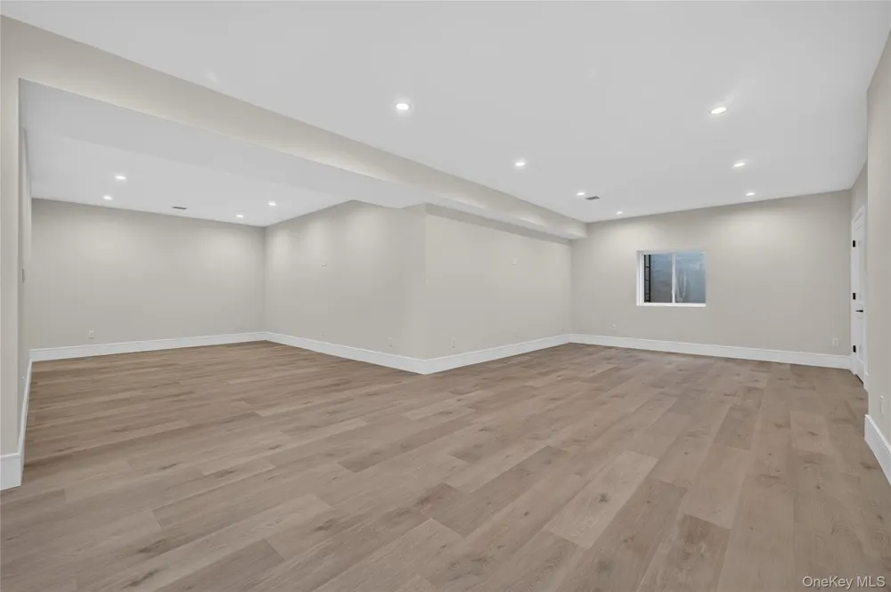 15 Glen Road Garden City, NY 11530