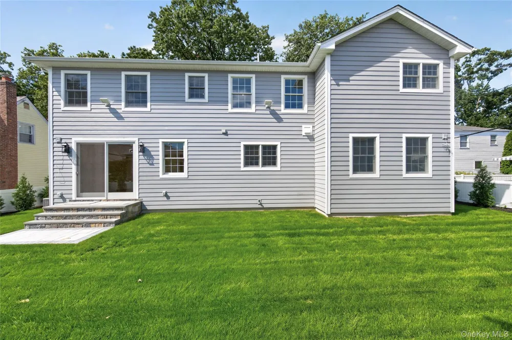 15 Glen Road Garden City, NY 11530