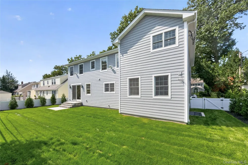 15 Glen Road Garden City, NY 11530