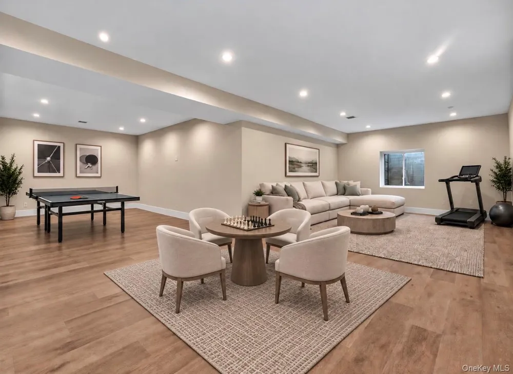 15 Glen Road Garden City, NY 11530