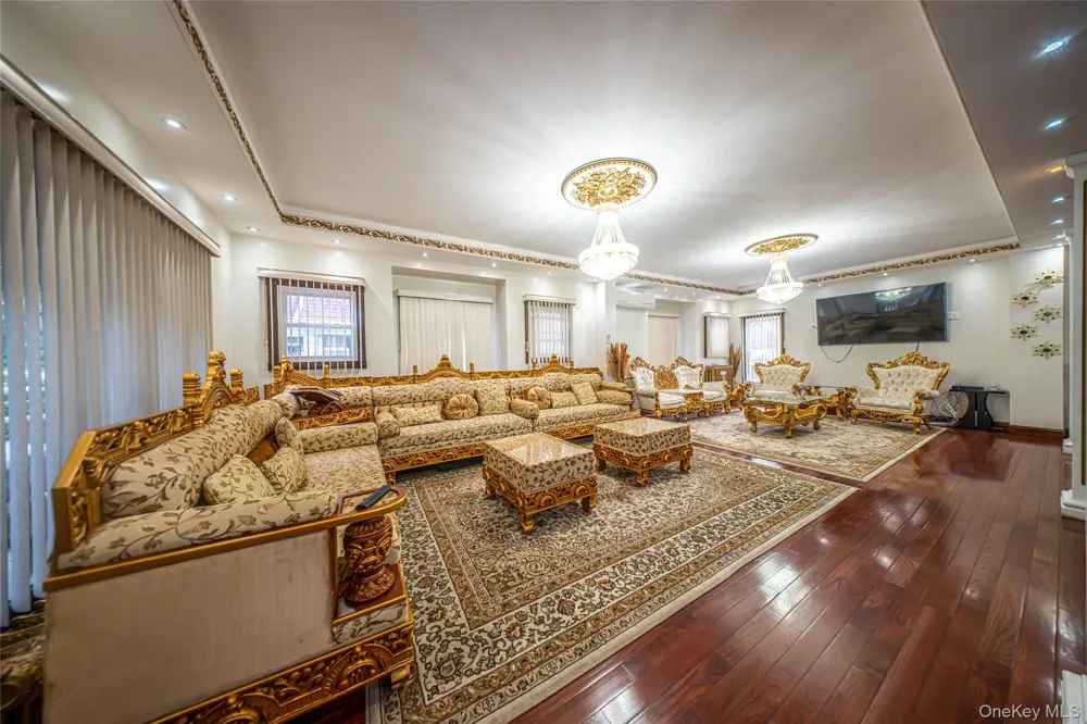 8564 104th Street Richmond Hill, NY 11418