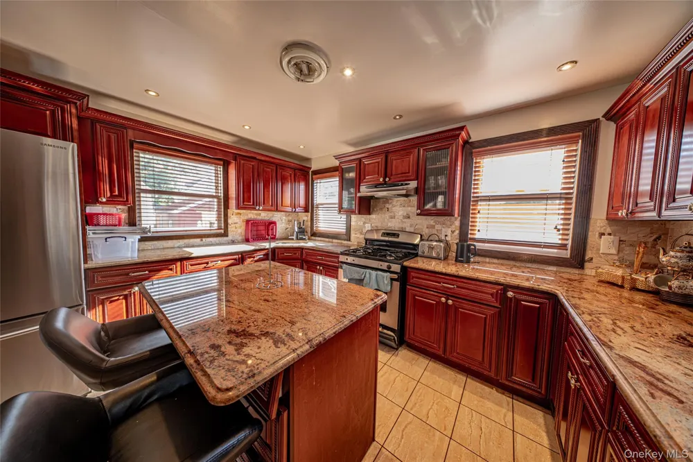 8564 104th Street Richmond Hill, NY 11418