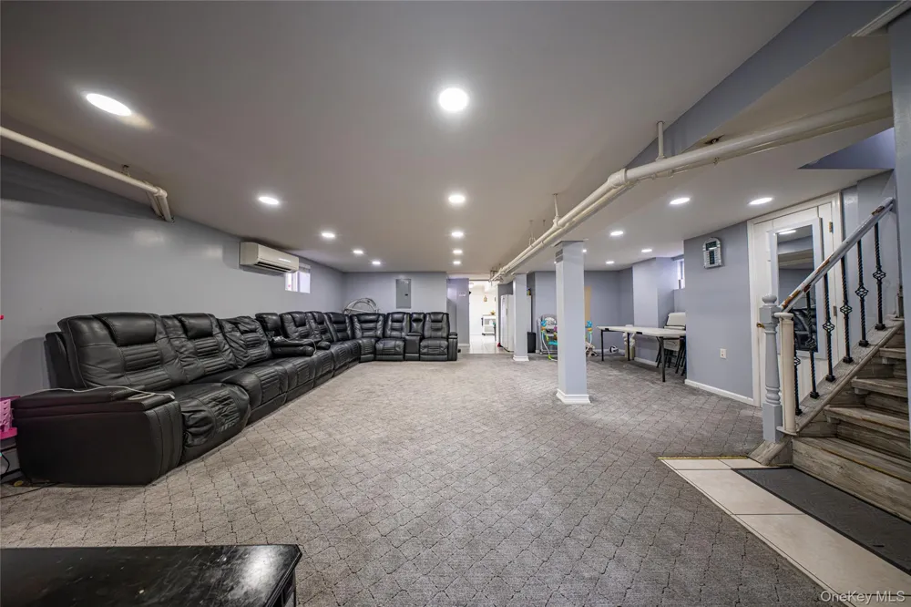 8564 104th Street Richmond Hill, NY 11418