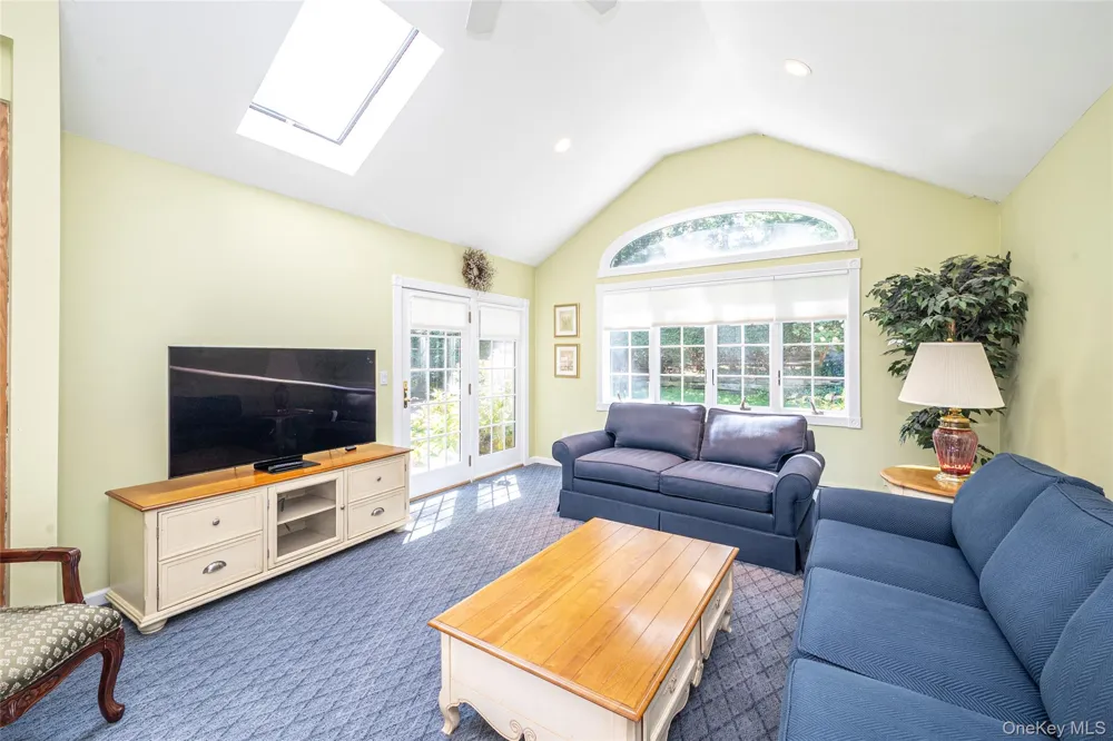 40 Somerset Drive Commack, NY 11725