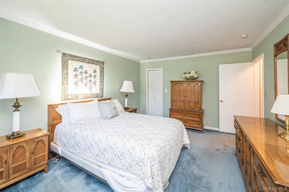 40 Somerset Drive Commack, NY 11725