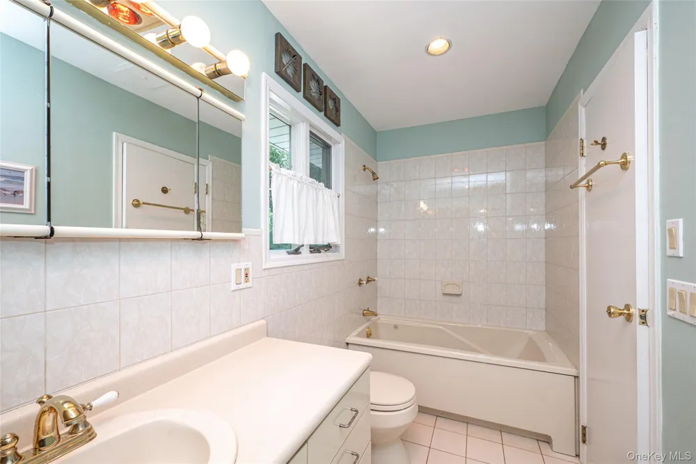 40 Somerset Drive Commack, NY 11725