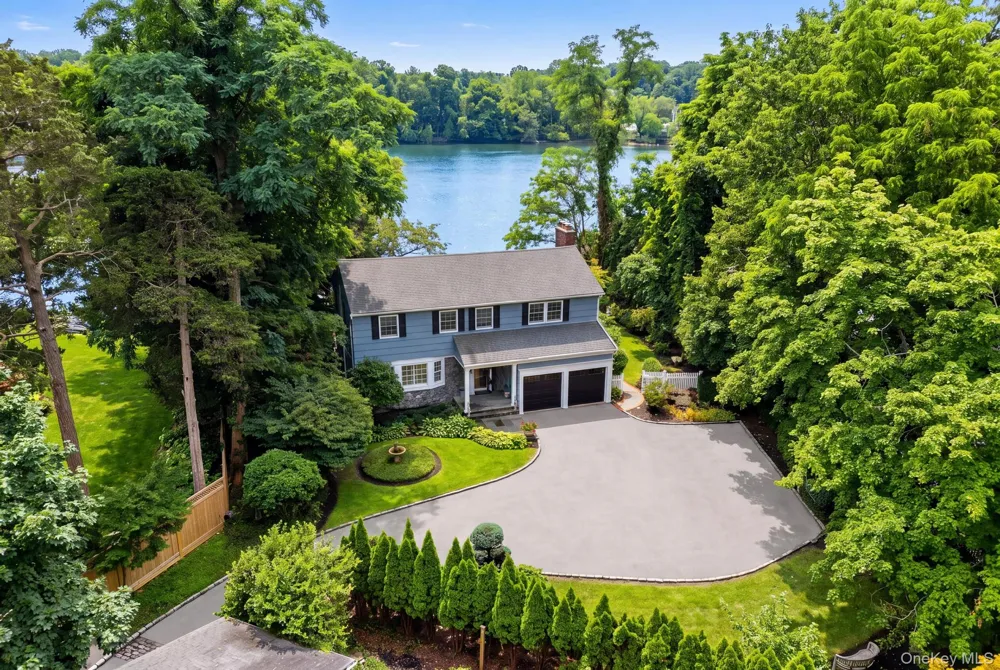 11 Prospect Road Centerport, NY 11721