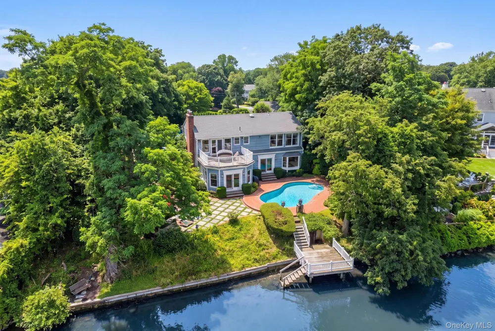 11 Prospect Road Centerport, NY 11721