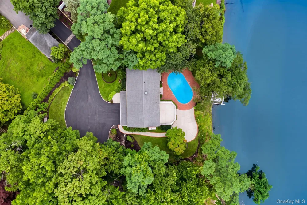 11 Prospect Road Centerport, NY 11721