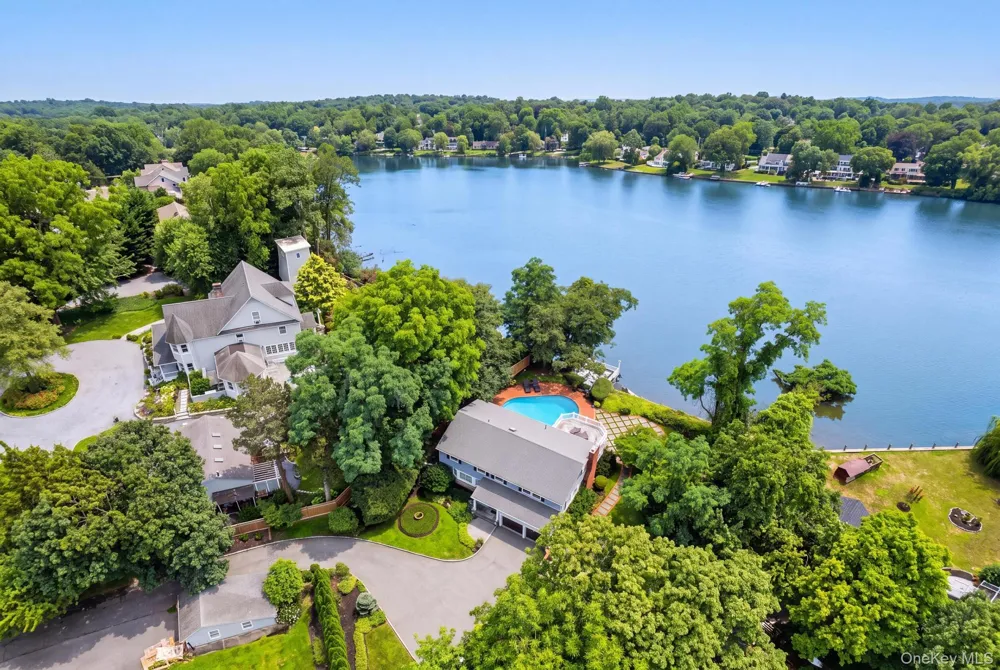 11 Prospect Road Centerport, NY 11721
