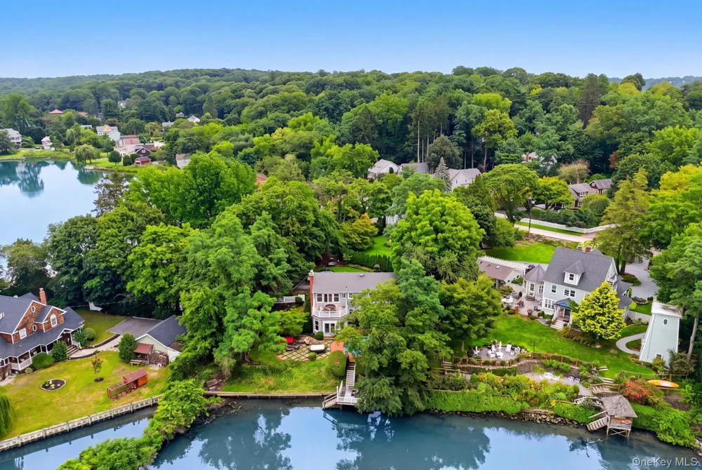 11 Prospect Road Centerport, NY 11721