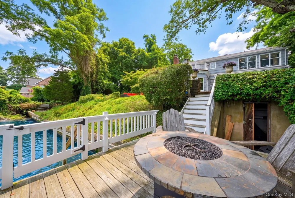 11 Prospect Road Centerport, NY 11721