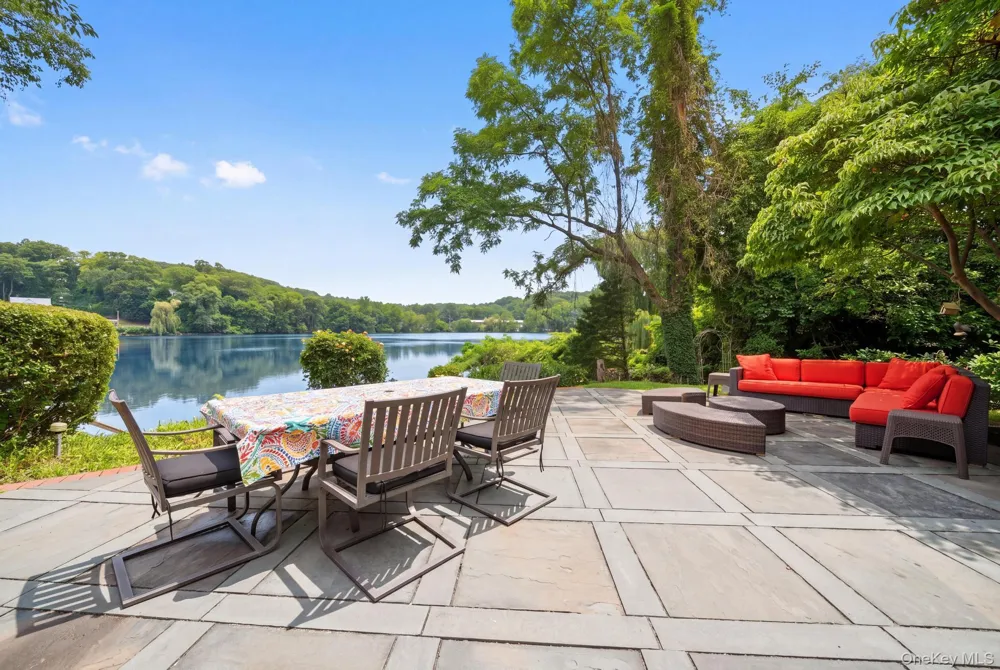 11 Prospect Road Centerport, NY 11721