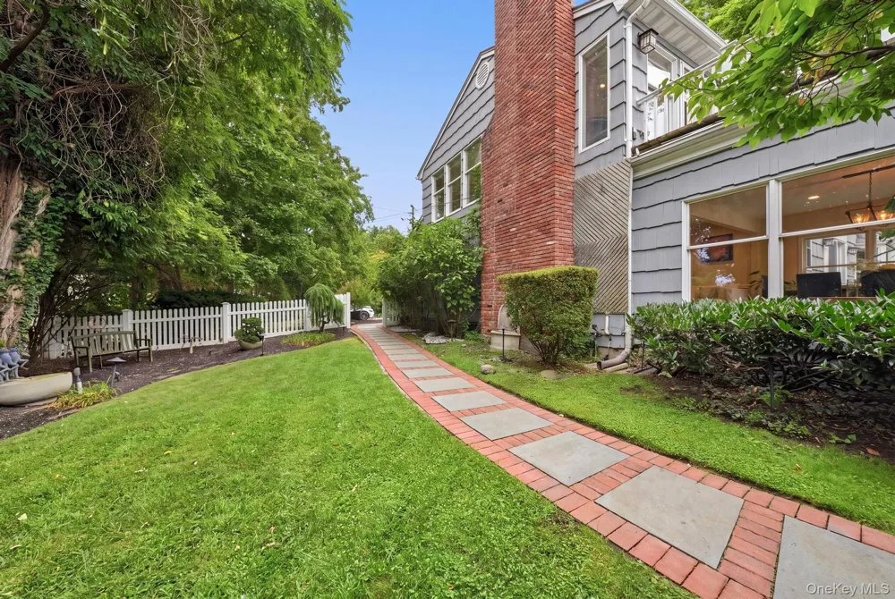 11 Prospect Road Centerport, NY 11721