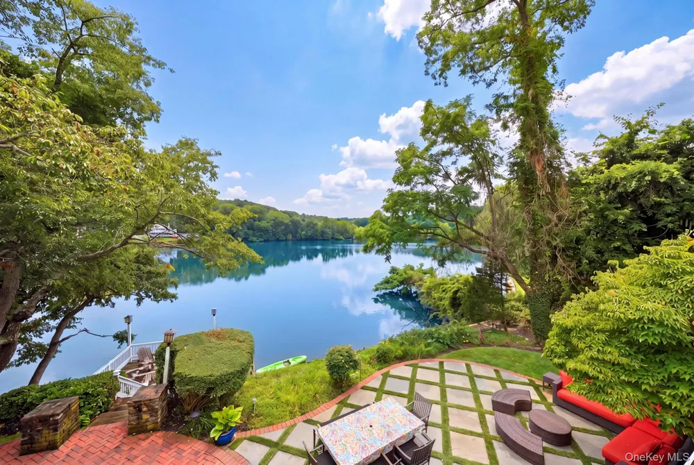 11 Prospect Road Centerport, NY 11721
