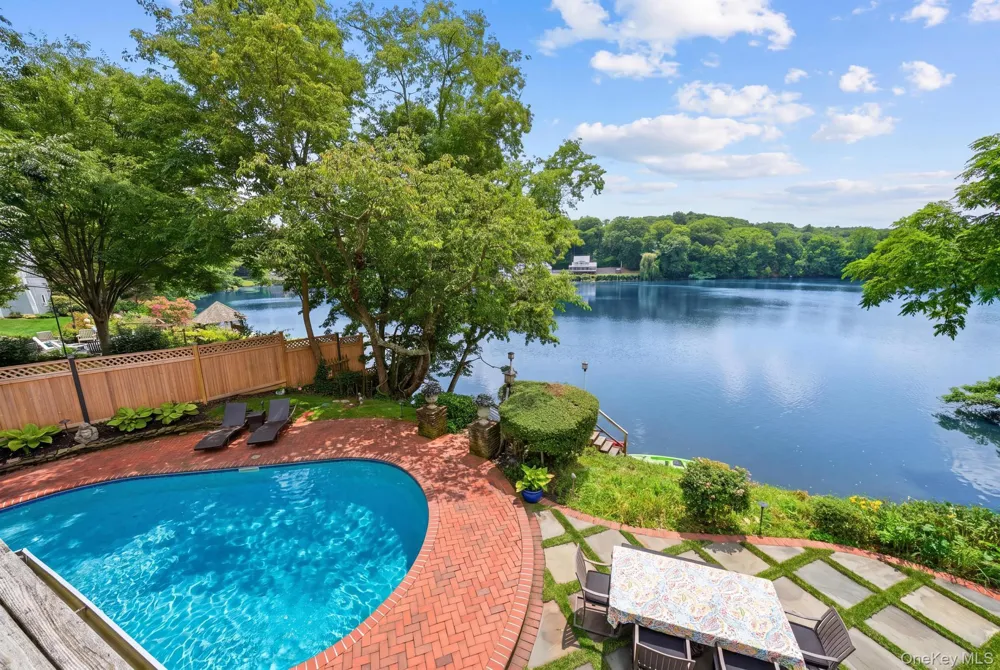 11 Prospect Road Centerport, NY 11721