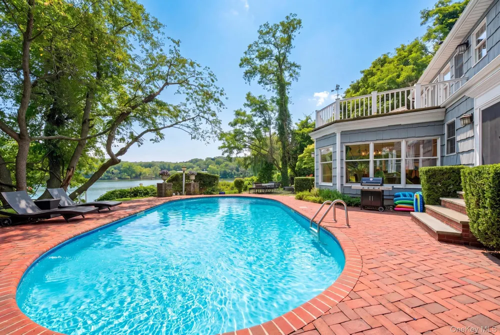 11 Prospect Road Centerport, NY 11721