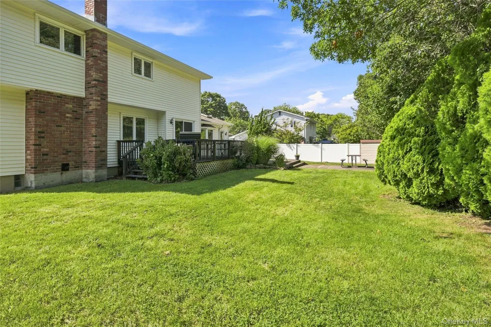 25 Harvey Lane Ronkonkoma, NY 11779