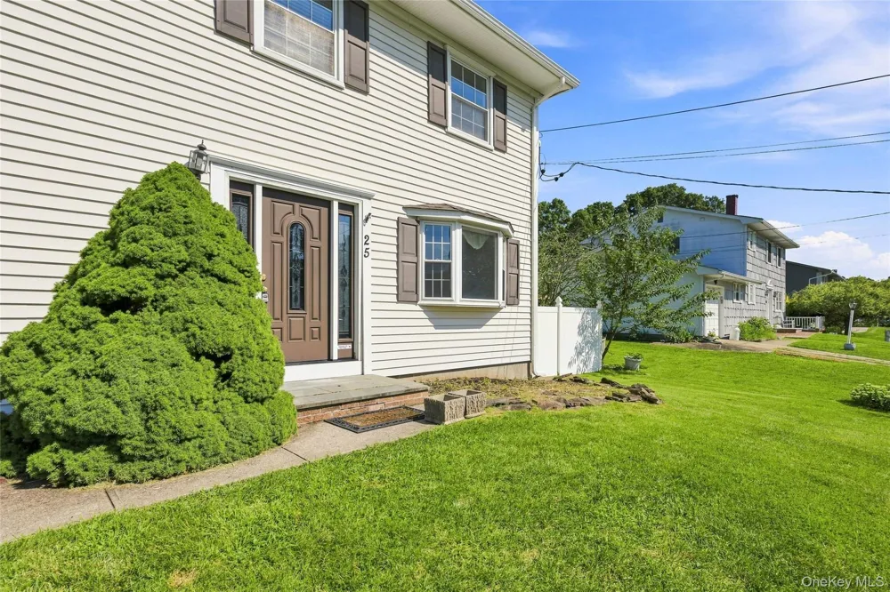 25 Harvey Lane Ronkonkoma, NY 11779