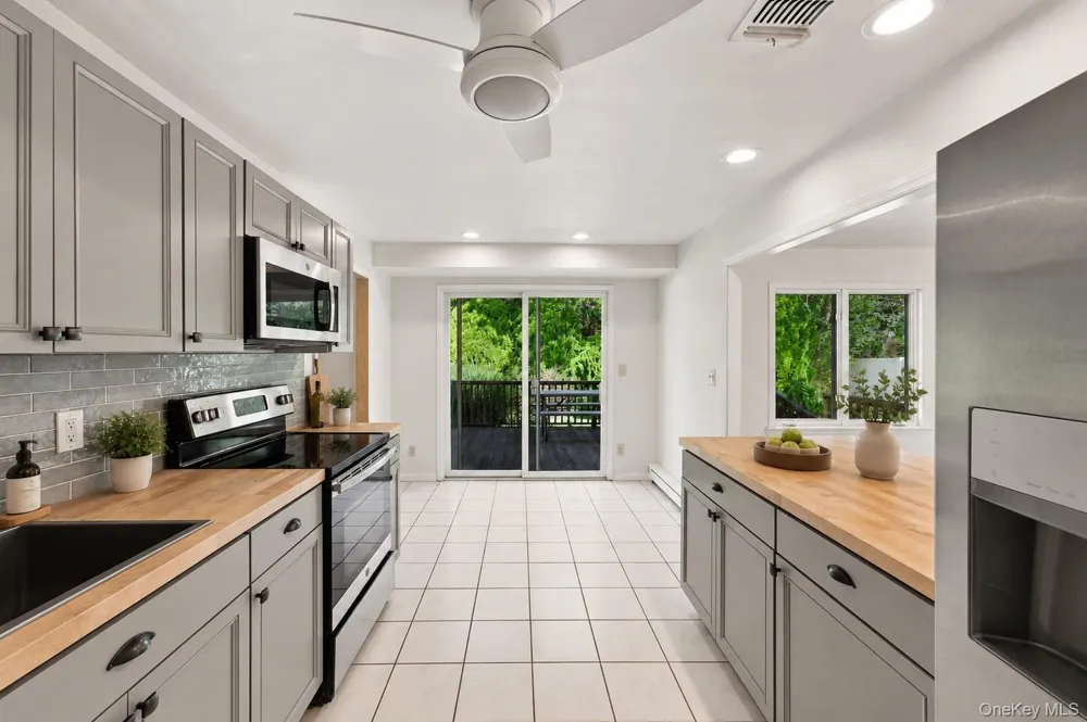 25 Harvey Lane Ronkonkoma, NY 11779