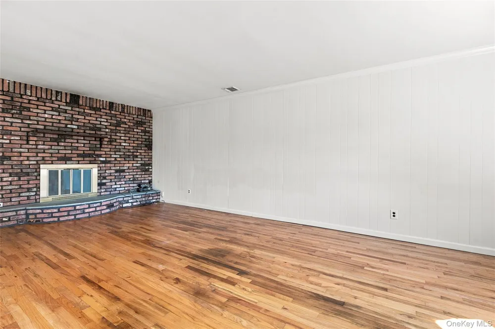 25 Harvey Lane Ronkonkoma, NY 11779