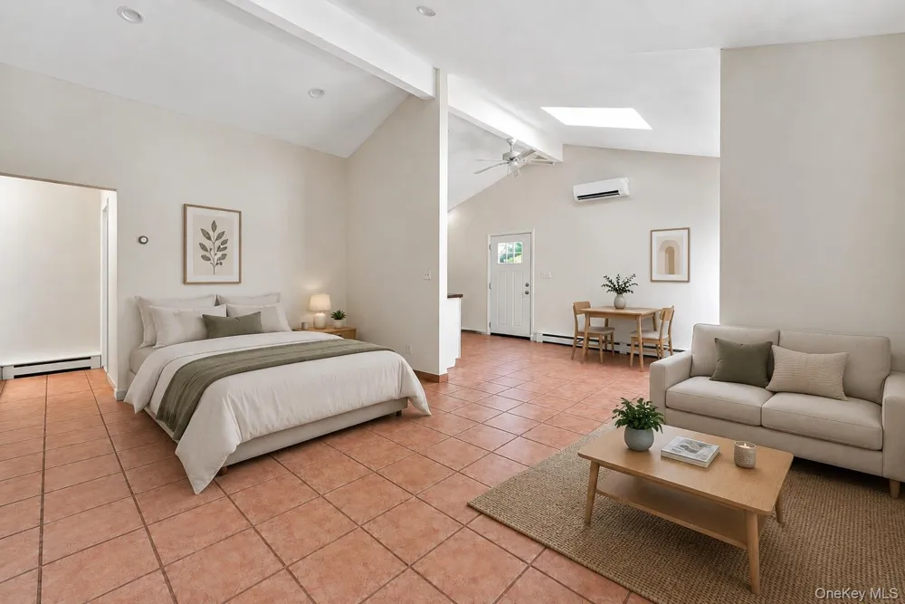 25 Harvey Lane Ronkonkoma, NY 11779