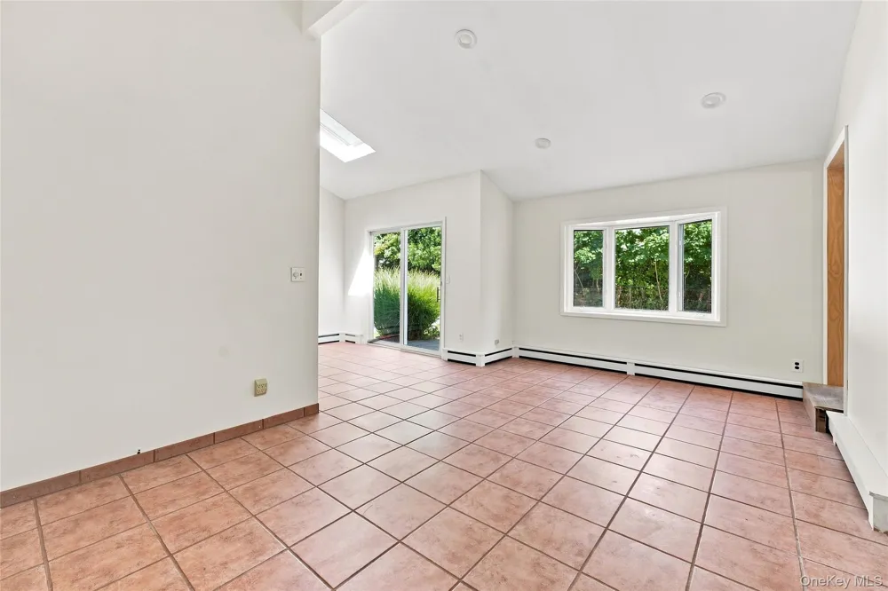 25 Harvey Lane Ronkonkoma, NY 11779