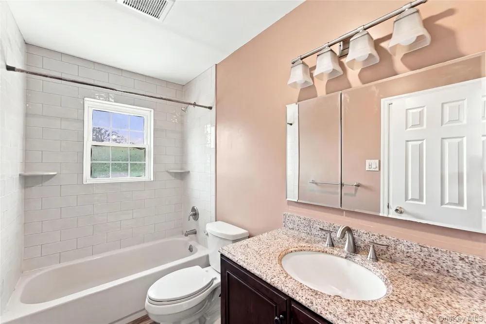 25 Harvey Lane Ronkonkoma, NY 11779