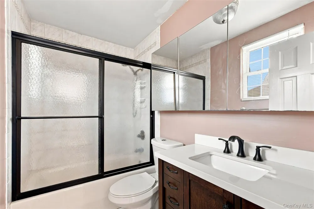 25 Harvey Lane Ronkonkoma, NY 11779