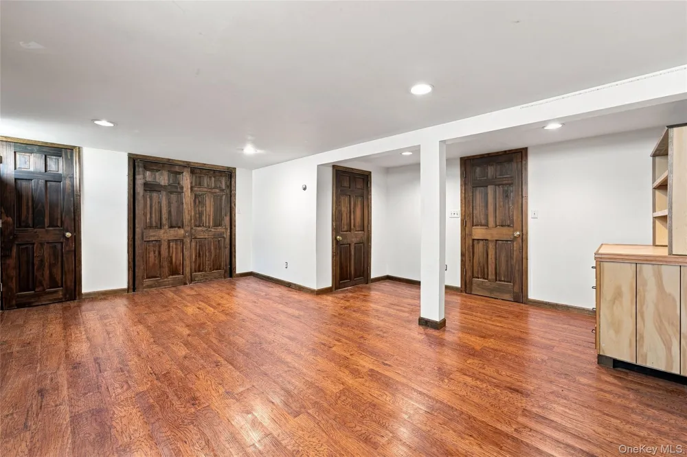25 Harvey Lane Ronkonkoma, NY 11779