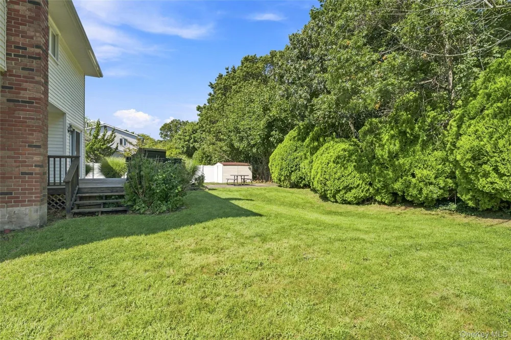 25 Harvey Lane Ronkonkoma, NY 11779