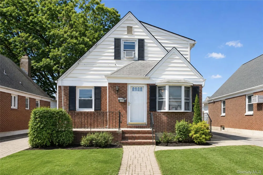 175 Latham Road Mineola, NY 11501