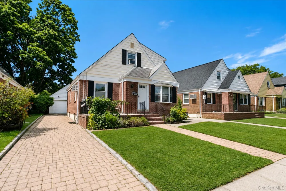 175 Latham Road Mineola, NY 11501