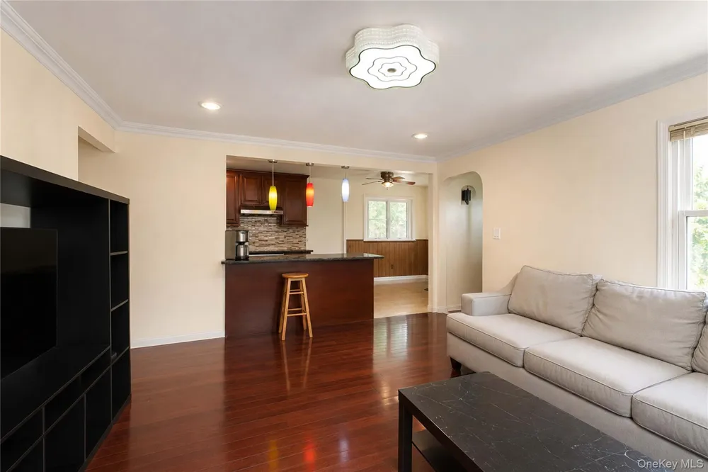 175 Latham Road Mineola, NY 11501