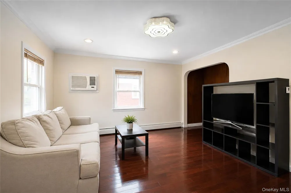 175 Latham Road Mineola, NY 11501