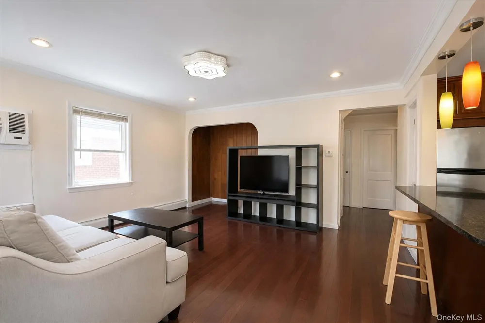 175 Latham Road Mineola, NY 11501
