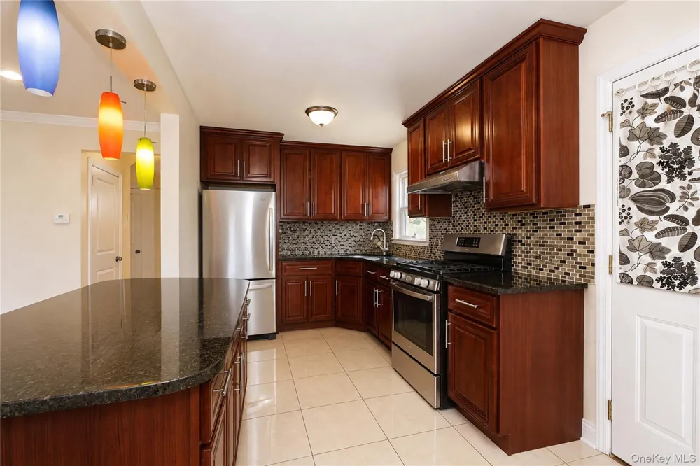 175 Latham Road Mineola, NY 11501