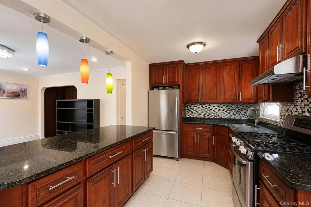175 Latham Road Mineola, NY 11501