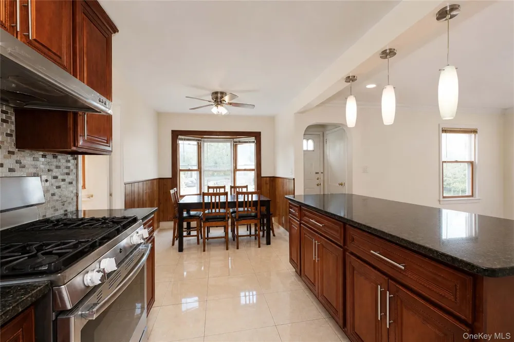 175 Latham Road Mineola, NY 11501