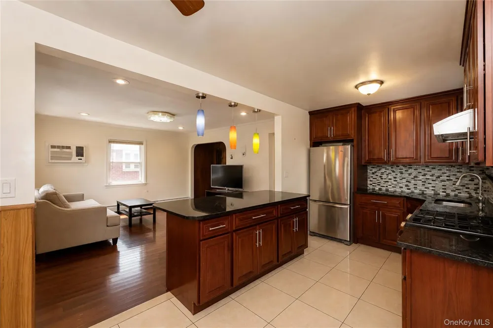 175 Latham Road Mineola, NY 11501