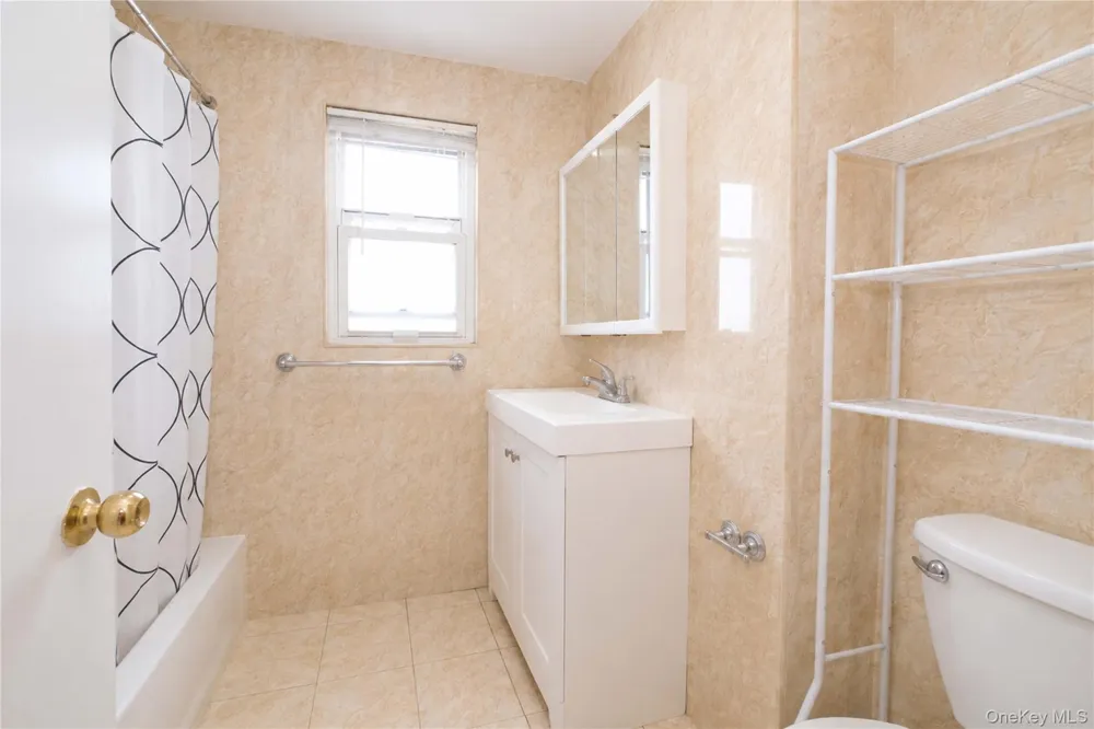 175 Latham Road Mineola, NY 11501