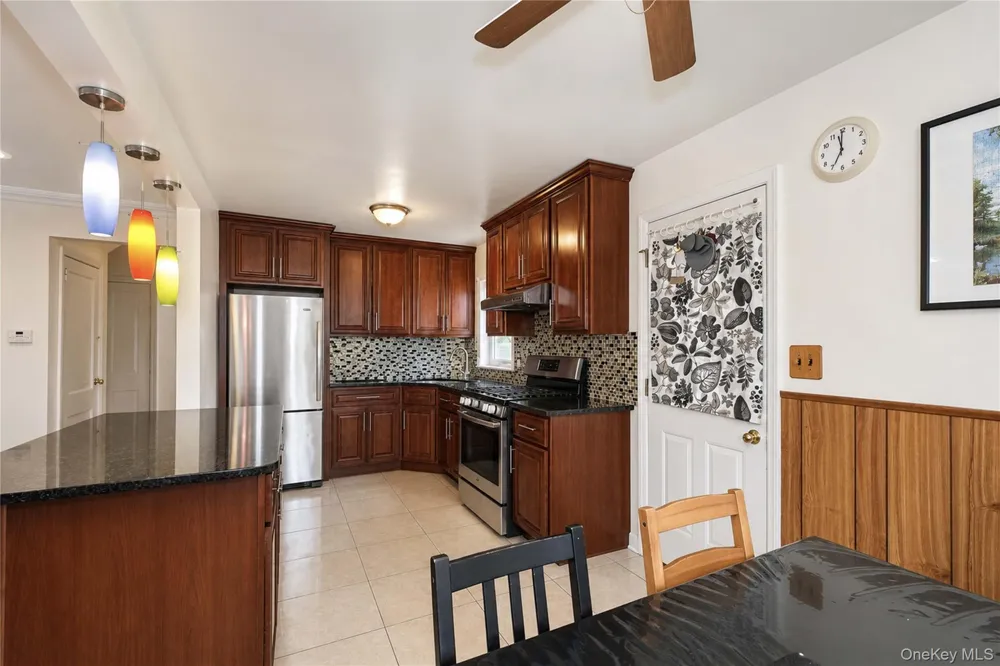 175 Latham Road Mineola, NY 11501