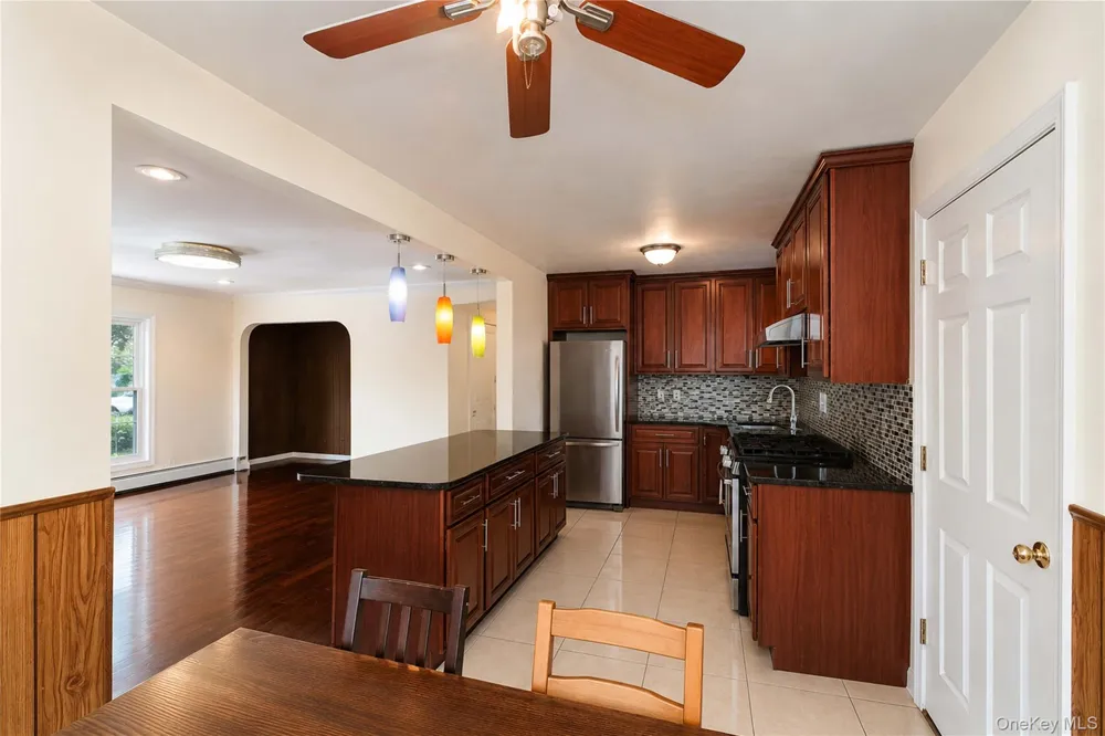 175 Latham Road Mineola, NY 11501