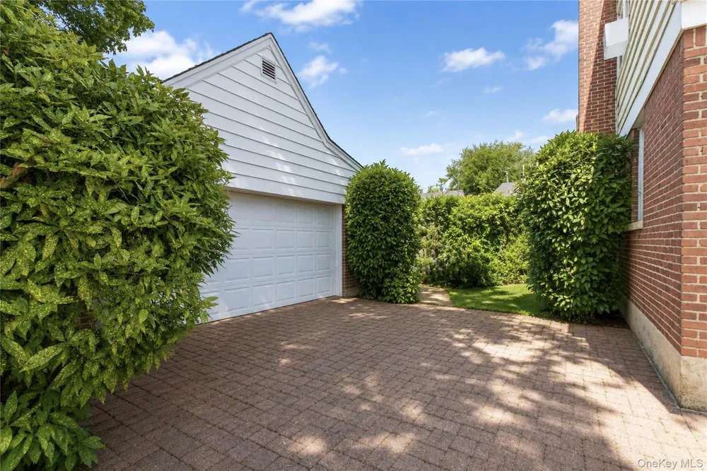 175 Latham Road Mineola, NY 11501